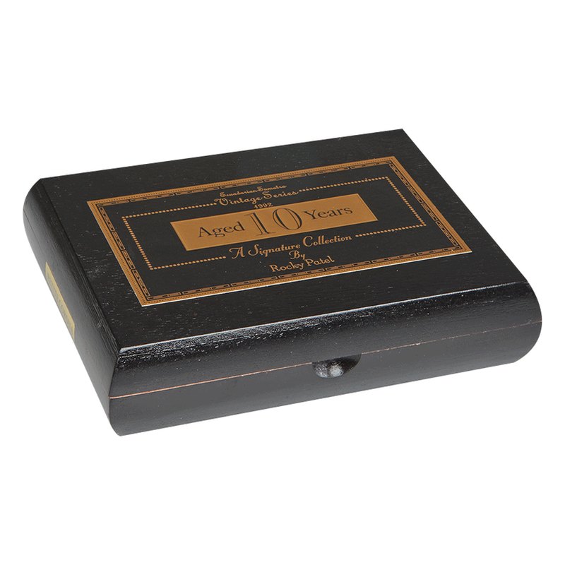 rocky-patel-vintage-1992-petite-corona-cigars-vkj-pm-1024-closed Rocky Patel Vintage 1992 Petite Corona cigars, box of 20